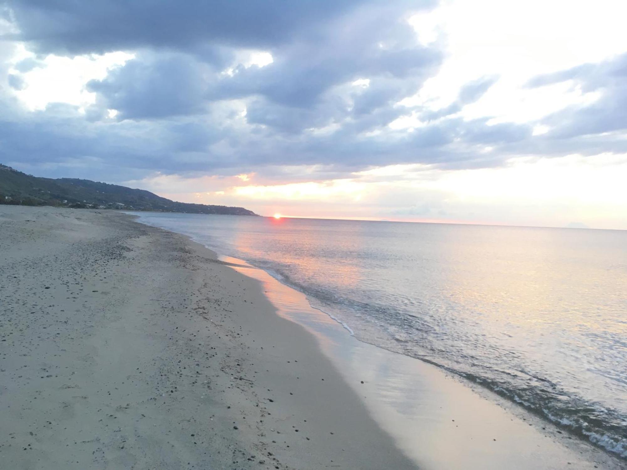 Casa Sulla Spiaggia- Mortelle Messina Buitenkant foto